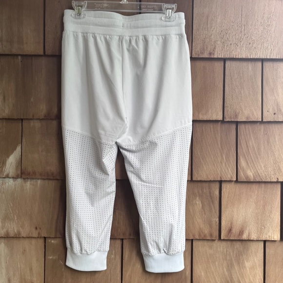 Four-way Stretch Woven Capri Joggers Pants In Dove - Picture 8 of 9